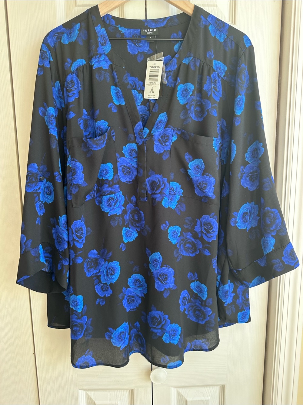 torrid Harper *NWT* Black Blouse with 💙🦋Bright Blue Floral Print🦋💙